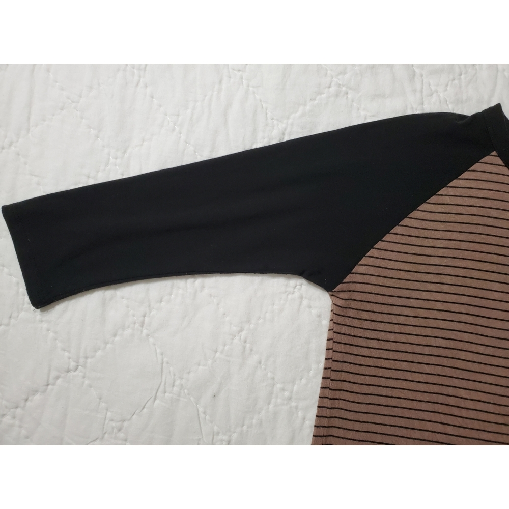 LulaRoe Randy Top - Picture 4 of 5